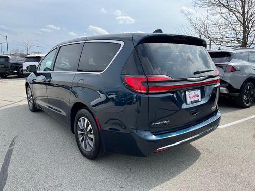 2024 Chrysler Pacifica Hybrid Select