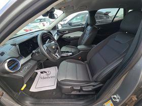 Sterling Gray Metallic 2025 Chevrolet Trax LT