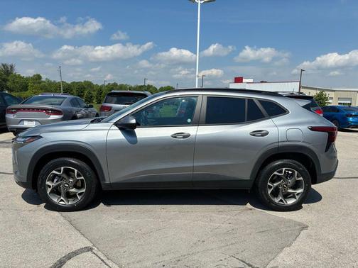 Sterling Gray Metallic 2025 Chevrolet Trax LT