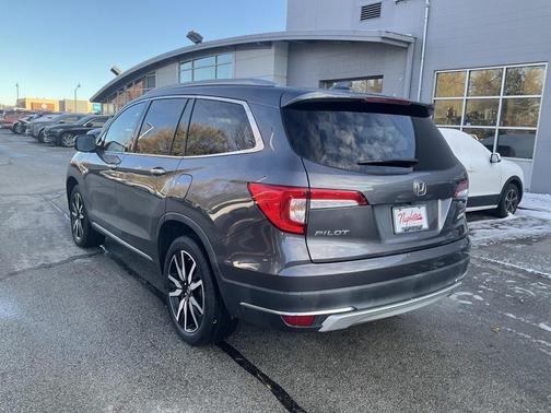 2022 Honda Pilot Touring 8-Passenger