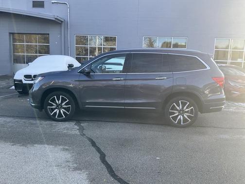 2022 Honda Pilot Touring 8-Passenger