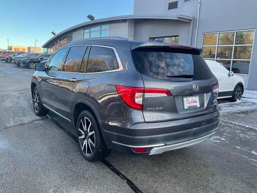2022 Honda Pilot Touring 8-Passenger