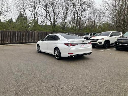Eminent White Pearl 2025 Lexus ES 350 Luxury