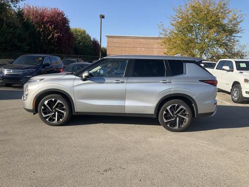 2024 Mitsubishi Outlander SE