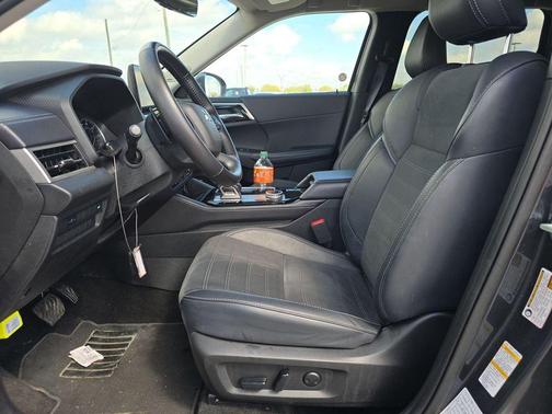 Graphite Gray Metallic/Black Roof 2025 Mitsubishi Outlander SE