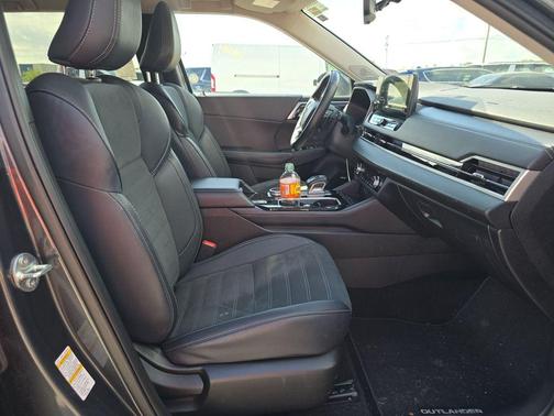 Graphite Gray Metallic/Black Roof 2025 Mitsubishi Outlander SE