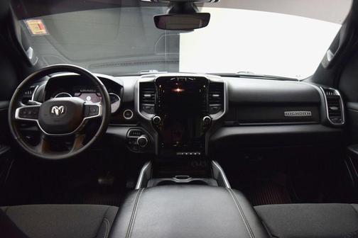 Diamond Black Crystal Pearlcoat 2024 RAM 1500 Big Horn/Lone Star