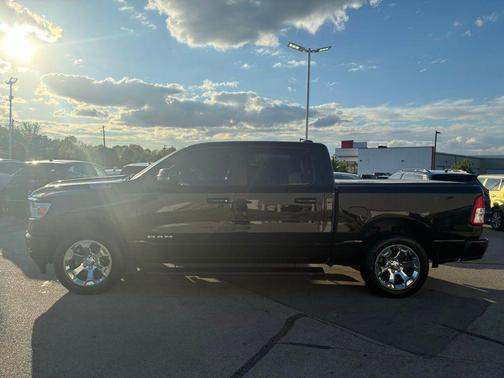 Diamond Black Crystal Pearlcoat 2024 RAM 1500 Big Horn/Lone Star