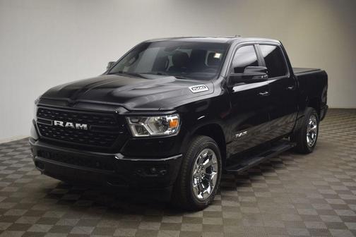 Diamond Black Crystal Pearlcoat 2024 RAM 1500 Big Horn/Lone Star