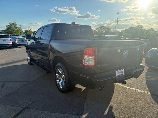 Diamond Black Crystal Pearlcoat 2024 RAM 1500 Big Horn/Lone Star