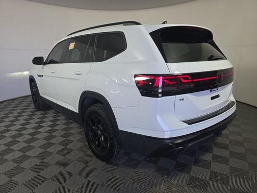 2024 Volkswagen Atlas 2.0T SE w/Technology 4MOTION