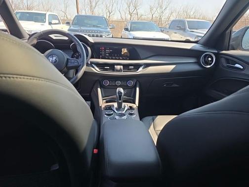 Vulcano Black Metallic 2023 Alfa Romeo Stelvio Ti