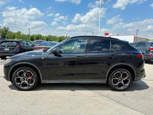 Vulcano Black Metallic 2023 Alfa Romeo Stelvio Ti