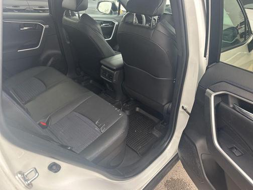 2022 Toyota RAV4 Hybrid SE