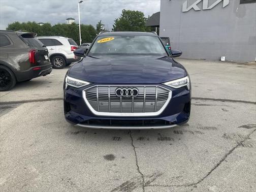 2022 Audi e-tron Premium Plus