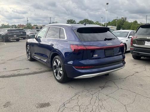 2022 Audi e-tron Premium Plus