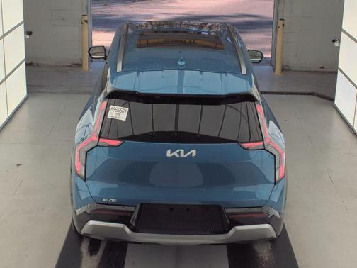 2024 Kia EV9 Land