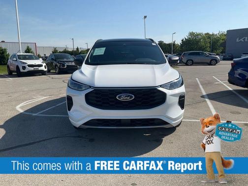 Star White Metallic Tri-Coat 2023 Ford Escape ST-Line