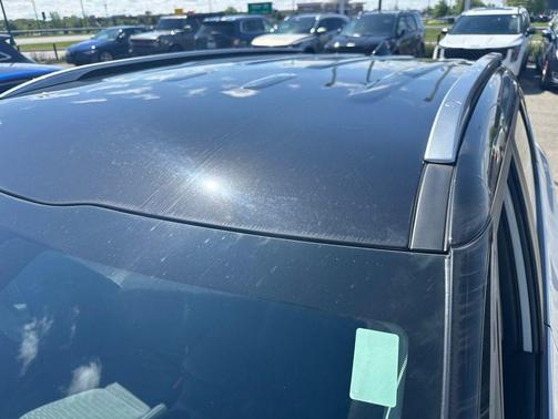 Clear White/Black Roof 2022 Kia Seltos S