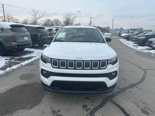 2022 Jeep Compass Latitude Lux