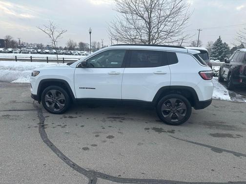 2022 Jeep Compass Latitude Lux