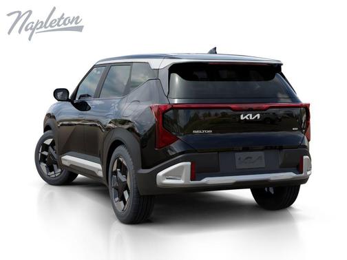 Aurora Black Pearl 2027 Kia Seltos S