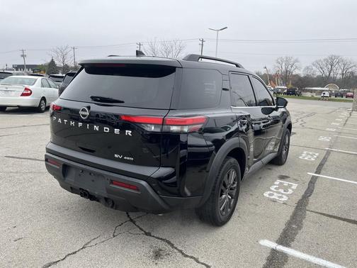 2022 Nissan Pathfinder SV