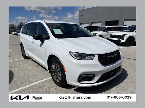 2024 Chrysler Pacifica Hybrid Select