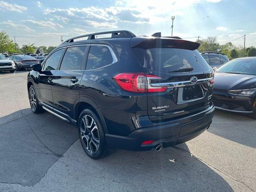 Crystal Black Silica 2024 Subaru Ascent Limited 7-Passenger
