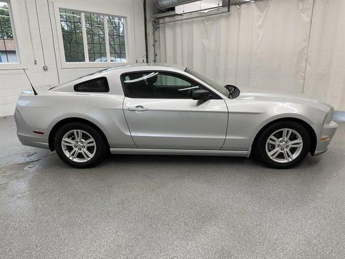 Ingot Silver Metallic 2014 Ford Mustang V6
