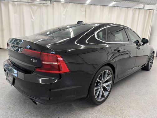 Onyx Black Metallic 2018 Volvo S90 T5 Momentum