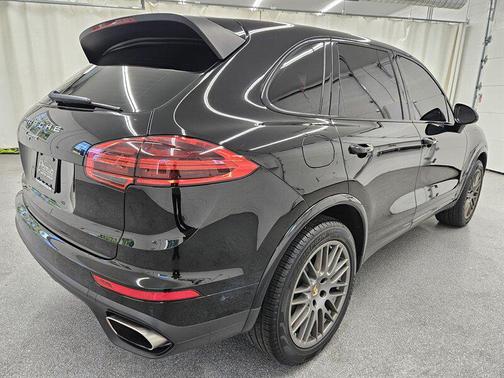 2017 Porsche Cayenne Platinum Edition