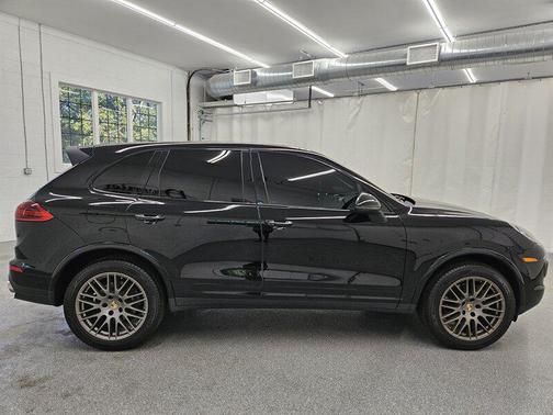 2017 Porsche Cayenne Platinum Edition