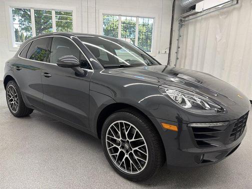 Volcano Grey Metallic 2017 Porsche Macan Macan