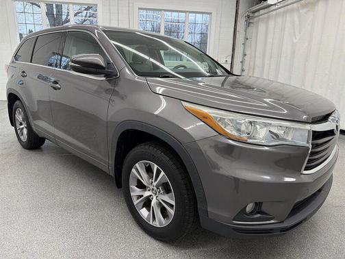 Predawn Gray Mica 2016 Toyota Highlander LE Plus