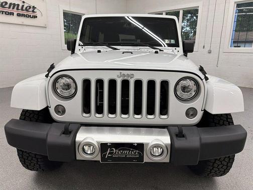 Bright White Clear Coat 2018 Jeep Wrangler JK Unlimited Sahara