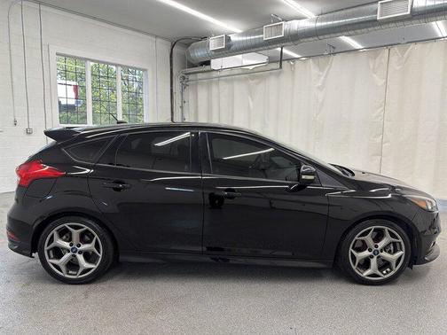 Shadow Black 2018 Ford Focus ST
