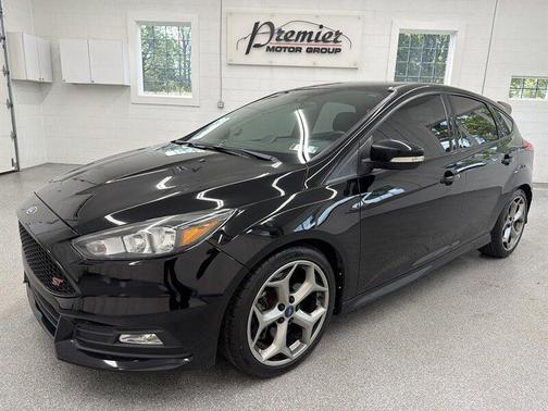 Shadow Black 2018 Ford Focus ST