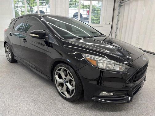 Shadow Black 2018 Ford Focus ST