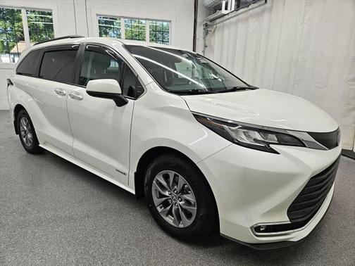 2021 Toyota Sienna XLE 7 Passenger