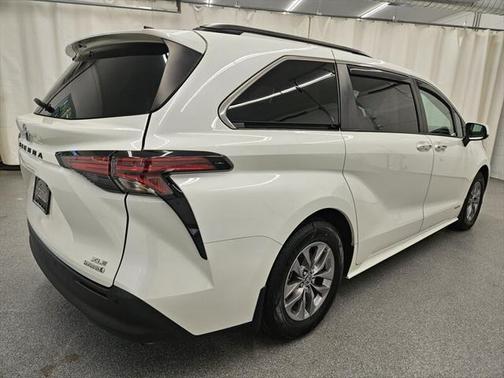 2021 Toyota Sienna XLE 7 Passenger