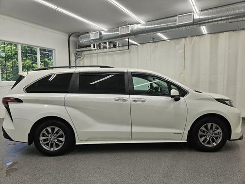 2021 Toyota Sienna XLE 7 Passenger
