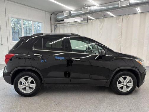 Mosaic Black Metallic 2020 Chevrolet Trax LT