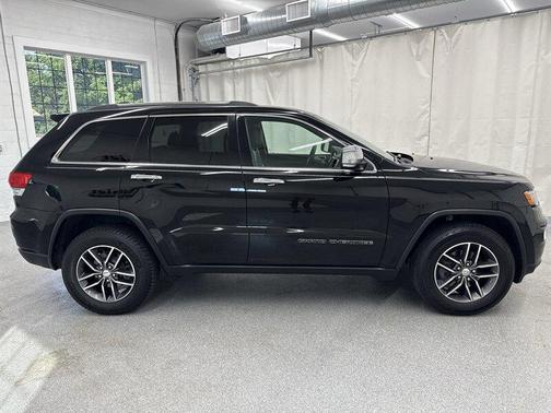 Diamond Black Crystal Pearl Coat 2017 Jeep Grand Cherokee Limited