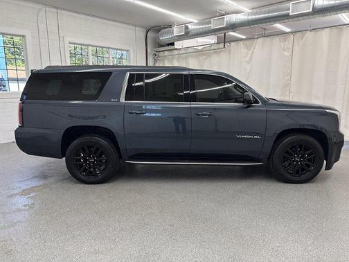 Dark Sky Metallic 2020 GMC Yukon XL SLT