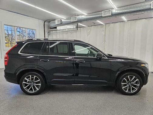2017 Volvo XC90 T6 Momentum