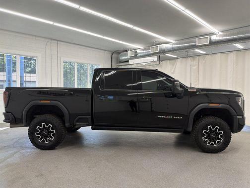 Onyx Black 2024 GMC Sierra 2500 AT4X