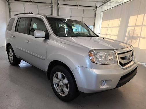 Alabaster Silver Metallic 2011 Honda Pilot EX
