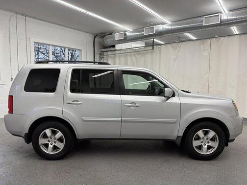 Alabaster Silver Metallic 2011 Honda Pilot EX