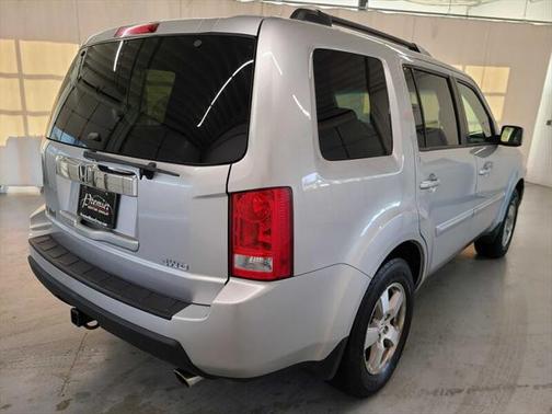 Alabaster Silver Metallic 2011 Honda Pilot EX